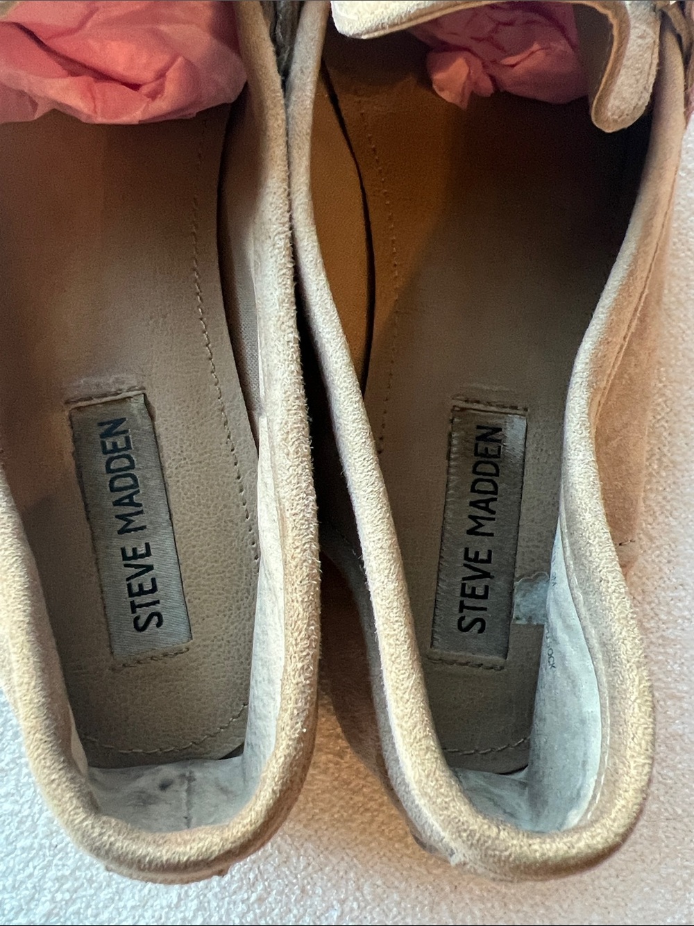 Steve Madden Women’s Suede Loafers in Tan with Gold Bit - Picture 6 of 10
